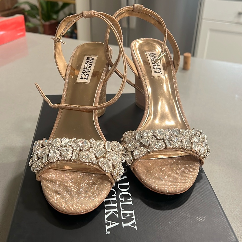 Badgley Mischka Gold heels size 8